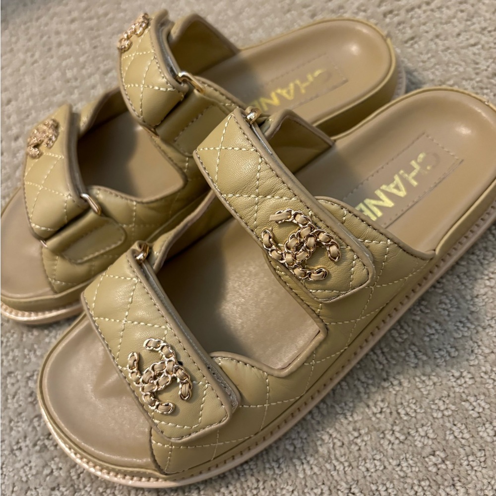 CHANEL 24P 2024 Quilted Leather CC Logo Flat Slide Dad Sandals Shoes Beige